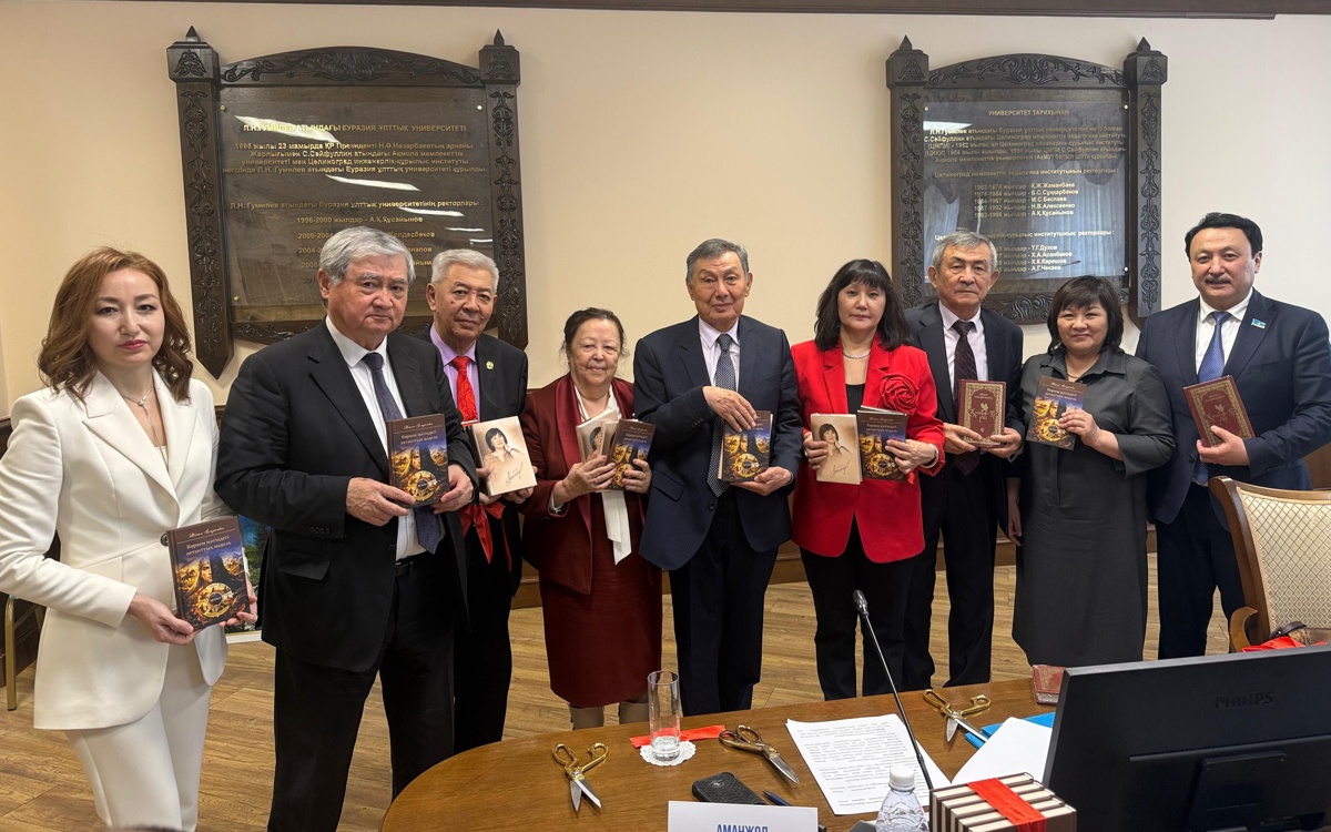 Астанада заманауи әдебиеттанудың теориялық мәселелеріне арналған халықаралық конференция өтті