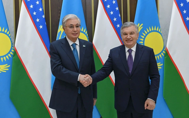 О чем говорили Токаев и Мирзиёев на неформальной встрече в Бухаре