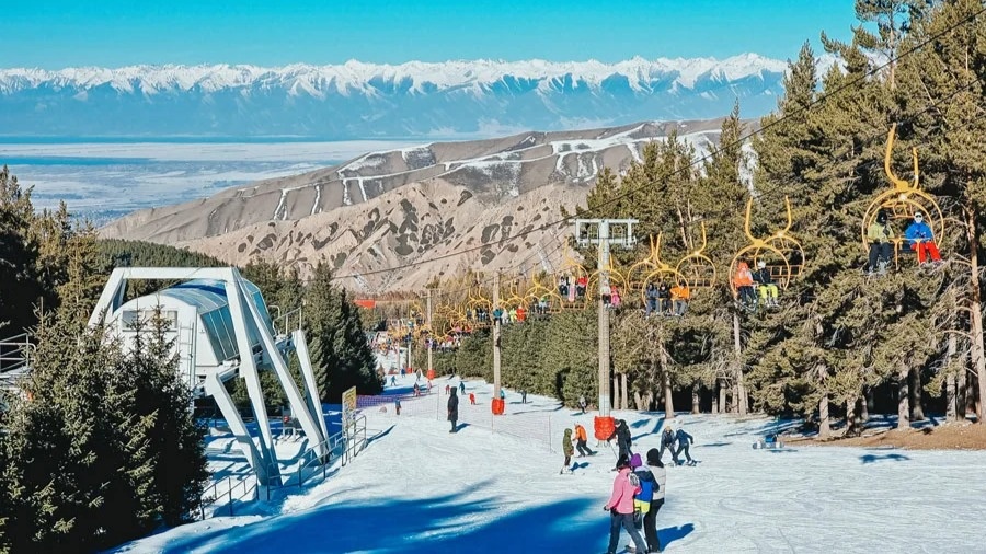 Kyrgyzstan to open tourism school in Issyk-Kul ski resorts