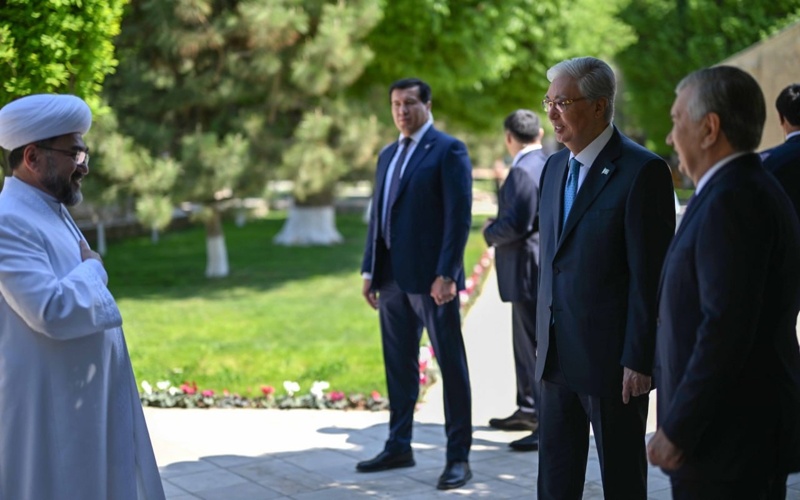 Presidents of Kazakhstan and Uzbekistan visit memorial complex in Bukhara Presidents of Kazakhstan and Uzbekistan visit memorial complex in Bukhara