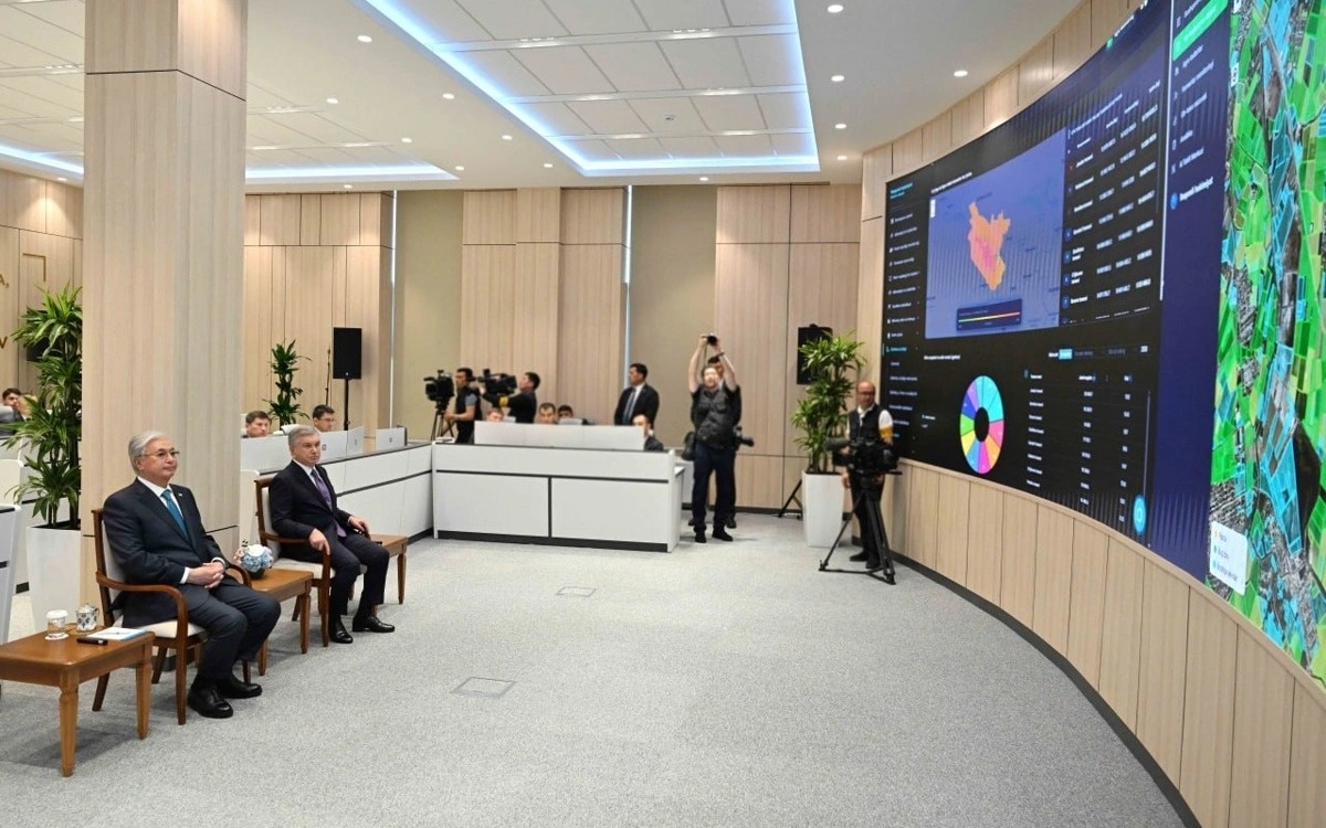 Presidents of Kazakhstan and Uzbekistan visit Situation Center in Bukhara