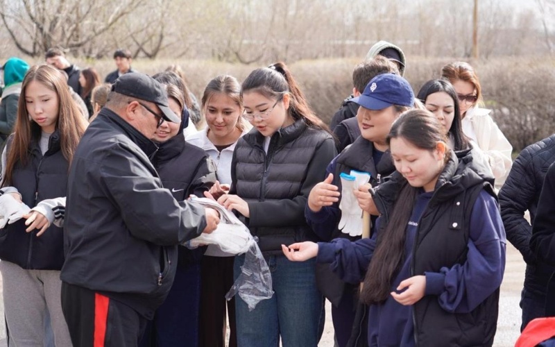 100 студент сенбілікке шықты: елордада экологиялық акция өтті