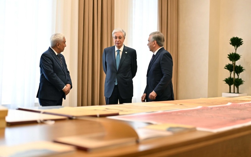 乌方向哈方移交一批珍贵历史档案 涉及亚萨维陵墓等重要遗迹