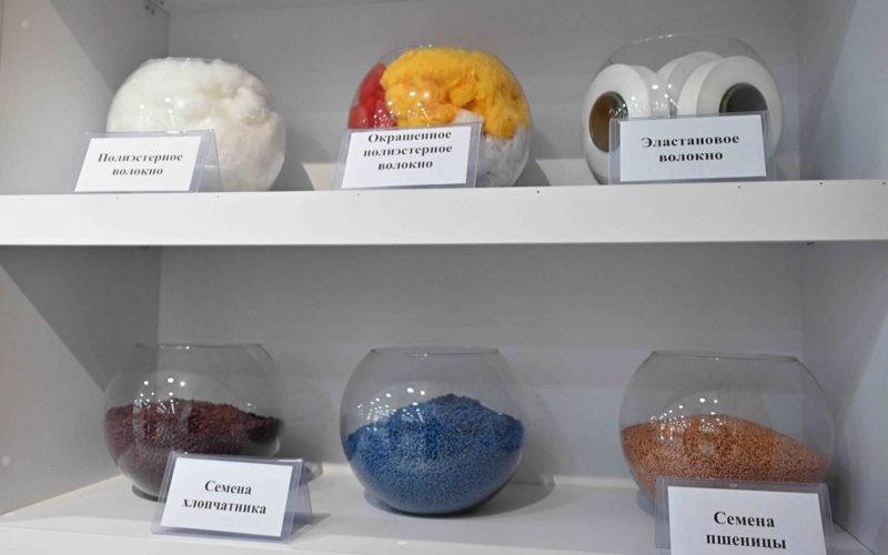 Kazakh and Uzbek leaders visit export-oriented textile cluster Kazakh and Uzbek leaders visit export-oriented textile cluster