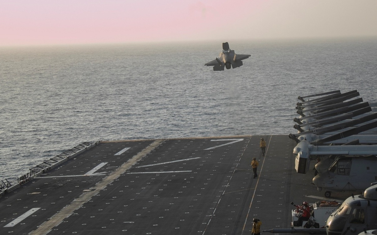 АҚШ Иран порттарына теңіз блокадасын енгізді