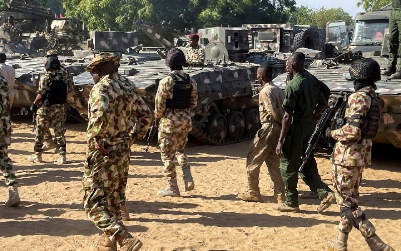 Нигерияда базарға әуеден соққы жасалды, құрбандар саны 100-ден асуы мүмкін