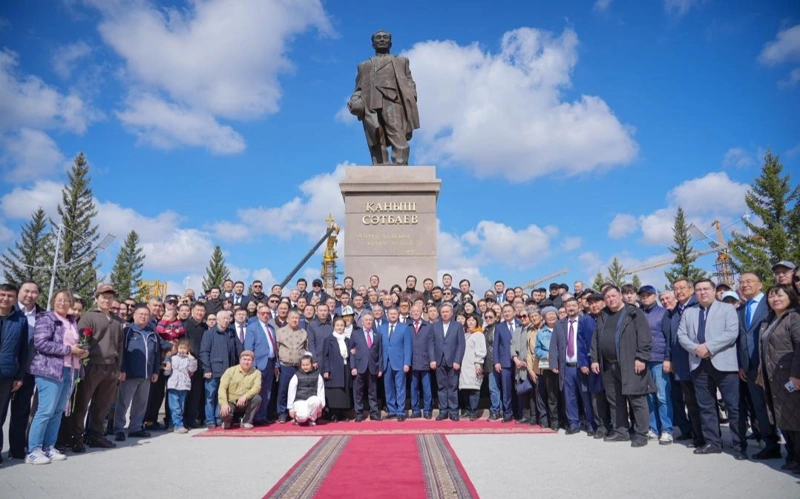 Ғылым күні: Астанада Қаныш Имантайұлы Сәтбаевты еске алу рәсімі өтті