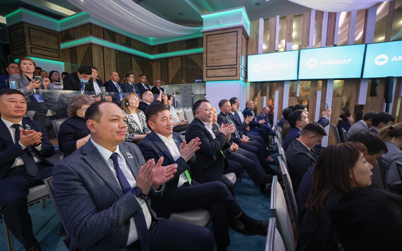 Партия AMANAT начинает обучение сельских акимов и депутатов