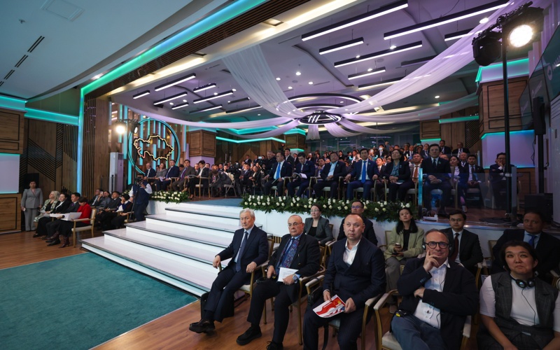 Партия AMANAT начинает обучение сельских акимов и депутатов