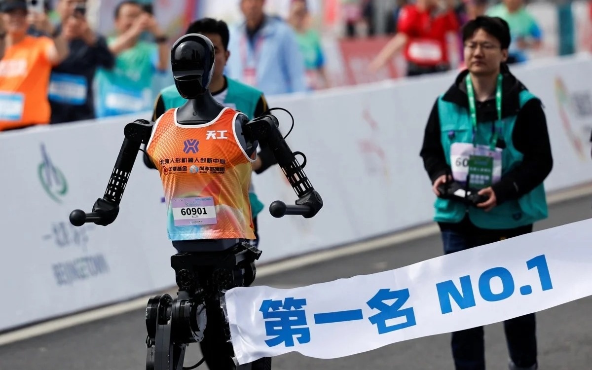 Бейжің жартылай марафонында роботтар адамдармен бірге жүгіреді