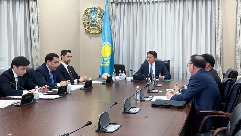 Жаслан Мәдиев жүргізуші куәлігін алуға емтихан тапсыру рәсімін жетілдіру бойынша кеңес өткізді Жаслан Мәдиев жүргізуші куәлігін алуға емтихан тапсыру рәсімін жетілдіру бойынша кеңес өткізді