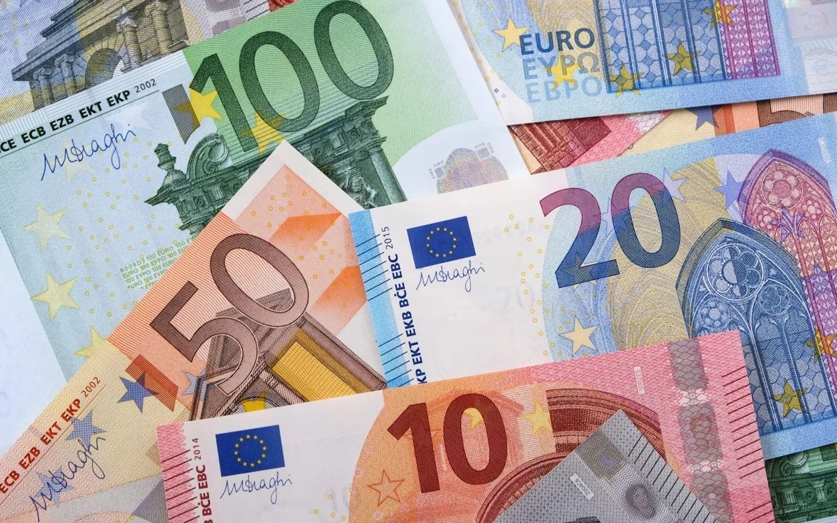 Еуроның жаңа банкноттарының дизайны Польша мен Франция арасында дау туғызды