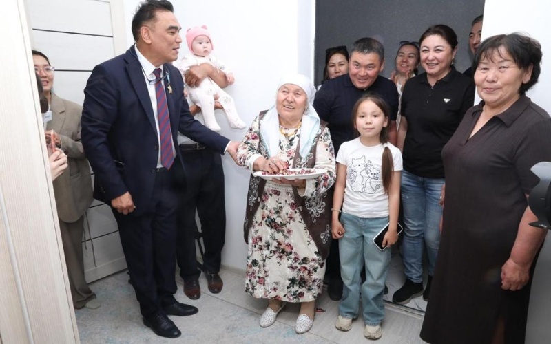 Jas ǵalymdar Prezıdent tabystaǵan páterlerge qonystandy