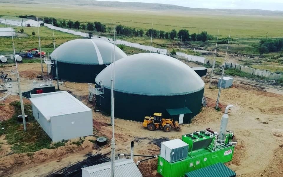 Құс саңғырығынан энергия: Қазақстанда биогаз өндірісі қарқын алып келеді