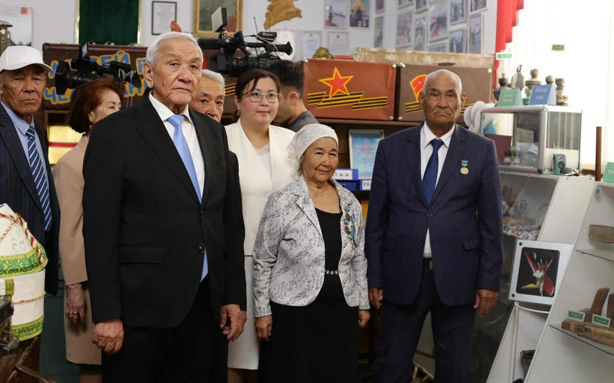 Қызылордалық ұстаз екі мыңдай жәдігерді 50 чемоданға жинаған