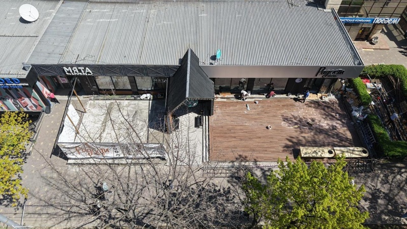 Алматыда қала орталығындағы жазғы дәмхана бұзылды