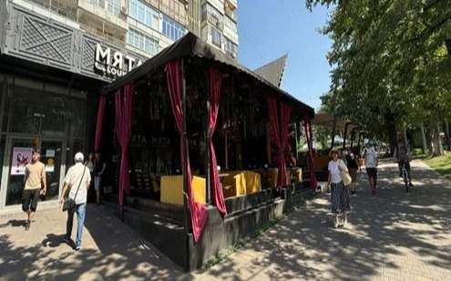 Алматыда қала орталығындағы жазғы дәмхана бұзылды