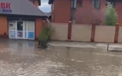 Atyraýda bir túnde aılyq normada kóp jańbyr jaýǵan