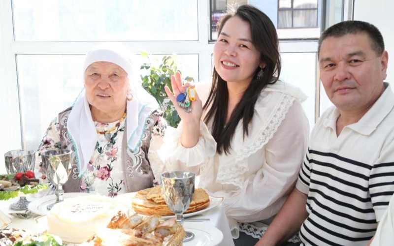 Jas ǵalymdar Prezıdent tabystaǵan páterlerge qonystandy