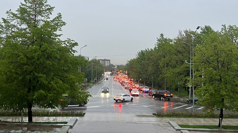 10-балльные пробки образовались на дорогах Алматы из-за дождя 10-балльные пробки образовались на дорогах Алматы из-за дождя