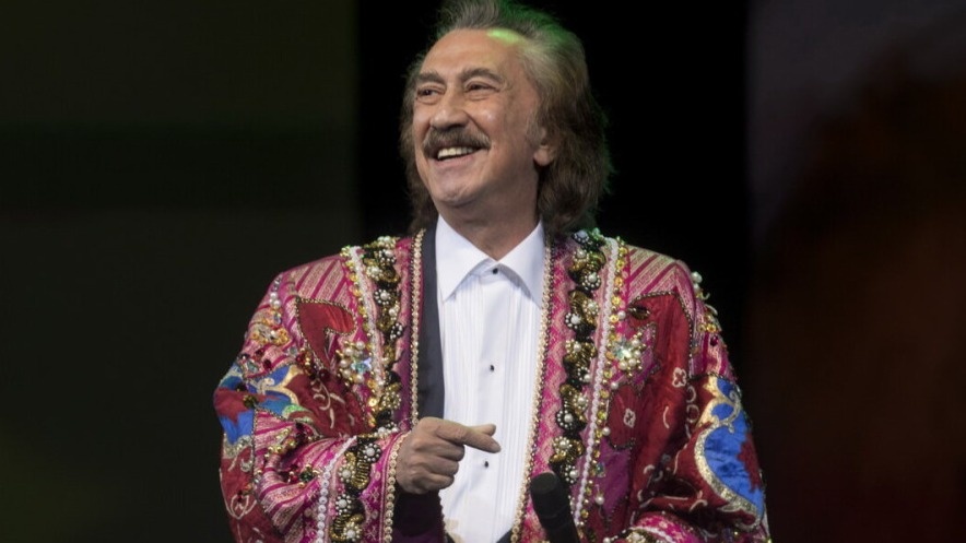 Президент «Ялла» ансамблінің көркемдік жетекшісі Фаррух Закировті құттықтады