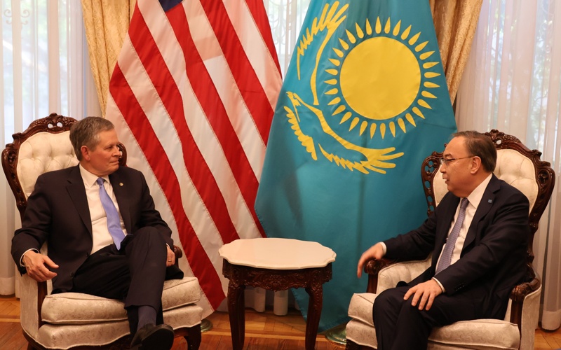 Сенатор США Стив Дэйнс награждён орденом &laquo;Достык&raquo; в Вашингтоне