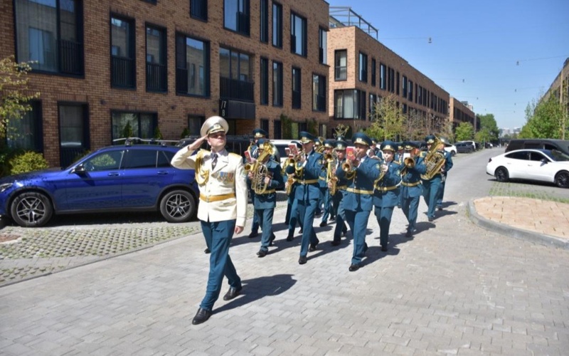 Almatyda Uly Otan soǵysynyń ardagerin 101 jasymen quttyqtady