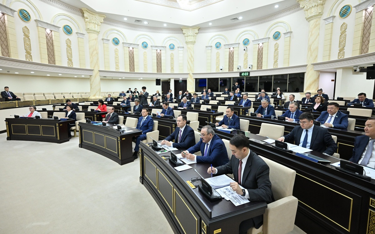 Сенат Алматыда Халықаралық валюта қорының өңірлік орталығын құру туралы заңды мақұлдады