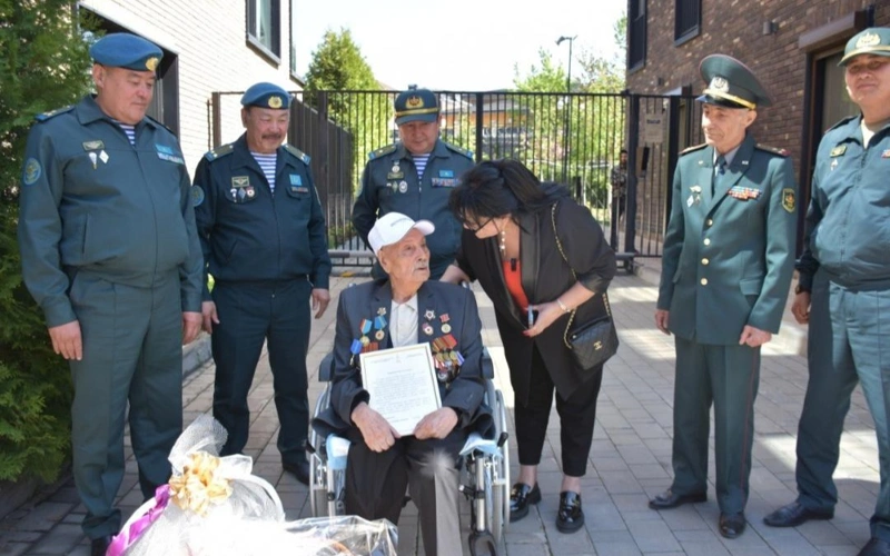 Алматыда Ұлы Отан соғысының ардагерін 101 жасымен құттықтады