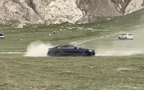 Маңғыстауда қауіпті маневрлар жасап, қоршаған ортаға зиян келтірген жүргізуші 10 тәулікке қамалды