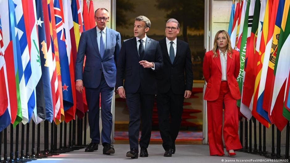 Париж бен Лондон Ормуз бұғазындағы халықаралық миссияны басқарады