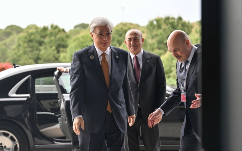 Memleket basshysy Antalııa dıplomatııalyq forýmynyń paneldik sessııasyna qatysty