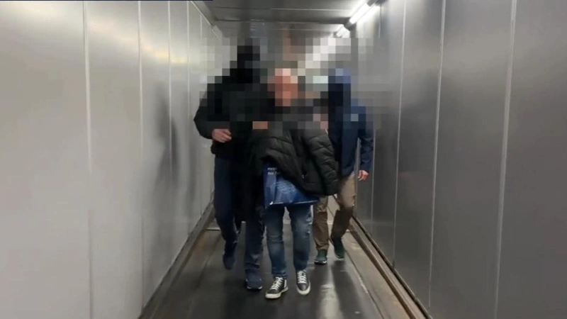 1 mln dollar jymqyrǵan kúdikti Germanııada ustalyp, elge qaıtaryldy