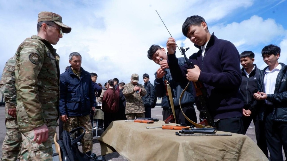 Армиядағы бір күн: 15 мыңнан аса адам әскери тіршілікпен танысты