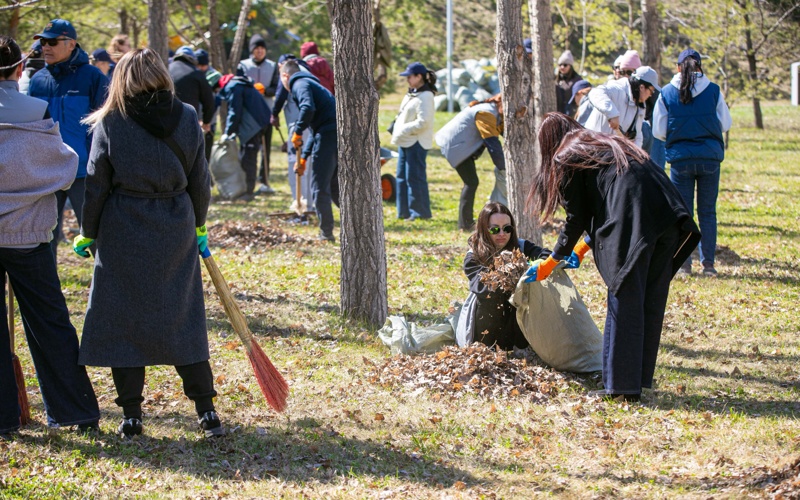 Таза Қазақстан: 5000 строителей столицы продолжают участие в&nbsp;общенациональной инициативе