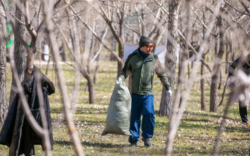 Таза Қазақстан: 5000 строителей столицы продолжают участие в&nbsp;общенациональной инициативе