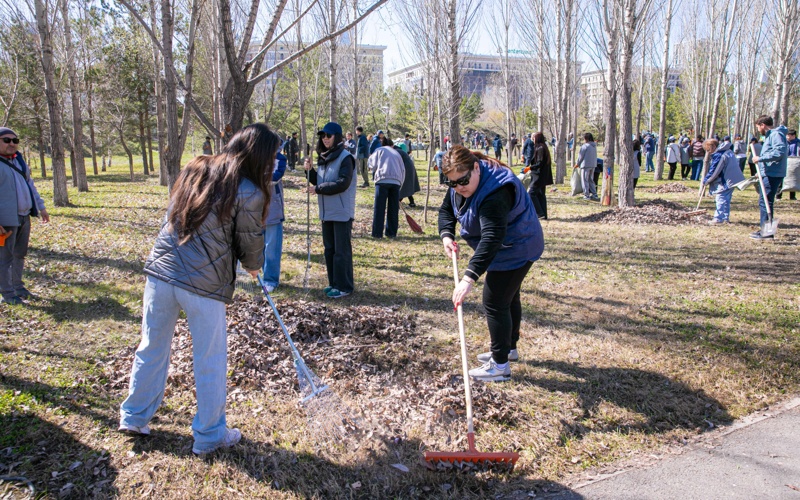 Таза Қазақстан: 5000 строителей столицы продолжают участие в&nbsp;общенациональной инициативе