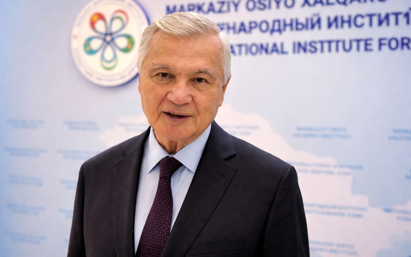 Тоқаев пен Мирзиёевтің бейресми кездесуі қазақ-өзбек байланыстарына тың серпін берді