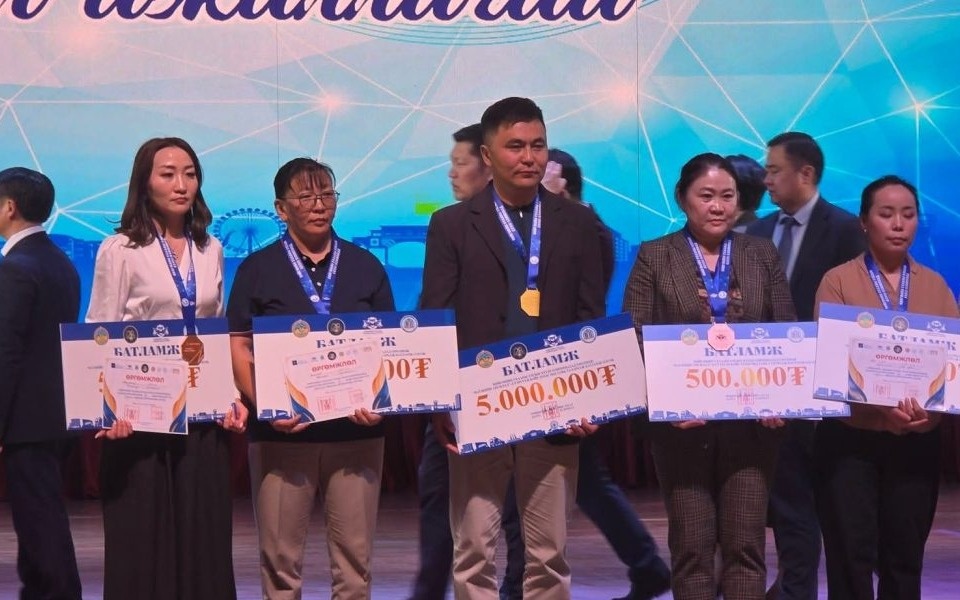 Моңғолиялық педагог қандасымыз төртінші рет саңлақ атанды - шетелдегі қазақ баспасөзі