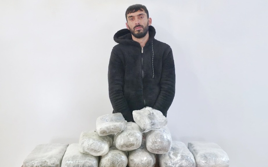 Иран тұрғынымен ауыз жаласқан әзербайжандық еліне мол көлемде есірткі әкелген