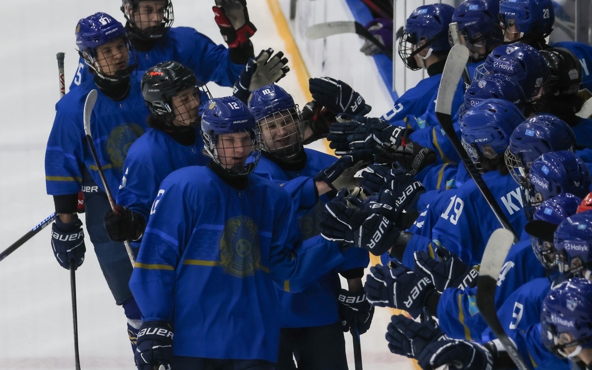 Хоккейден ӘЧ: Қазақстан U18 құрамасы бүгін Польшамен кездеседі