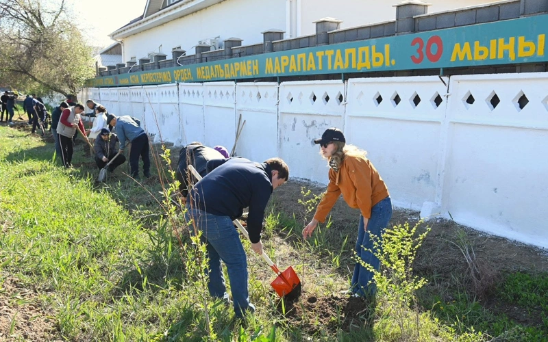 Qyzylordada 20 myńnan astam turǵyn kıeli oryndar men zırattardy tazalady