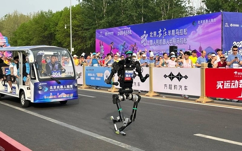 Robot sets world record at Half Marathon in Beijing