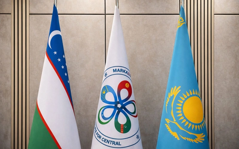 Тоқаев пен Мирзиёевтің бейресми кездесуі қазақ-өзбек байланыстарына тың серпін берді