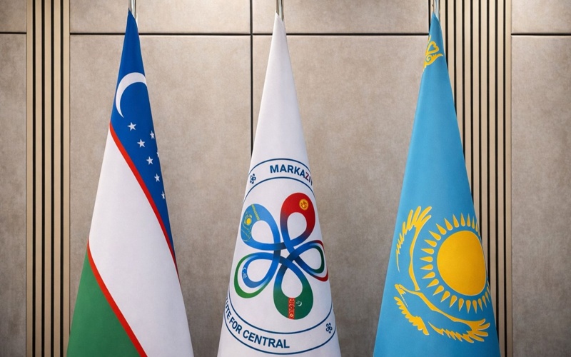 Тоқаев пен Мирзиёевтің бейресми кездесуі қазақ-өзбек байланыстарына тың серпін берді