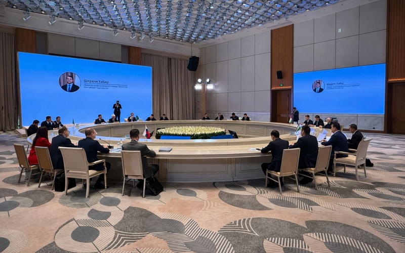 中亚五国与俄罗斯工业部长首次会议在塔什干举行