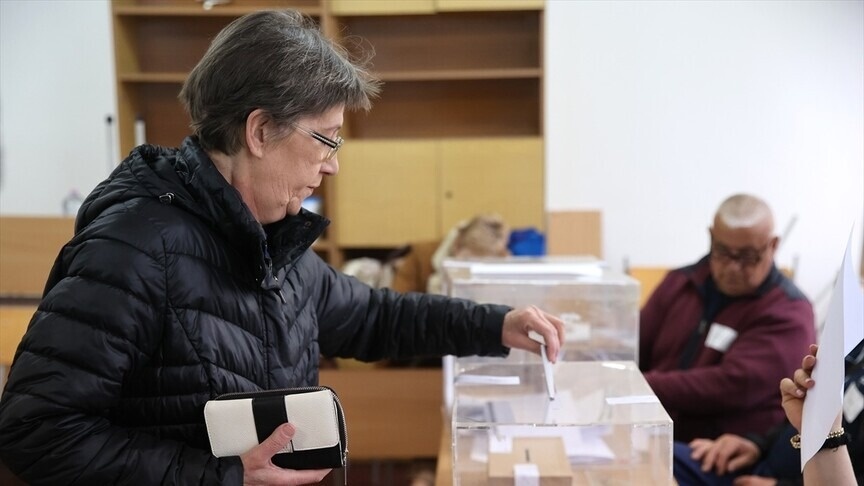 Болгариядағы сайлауда экс-президент Румен Радевтің партиясы жеңіске жетті