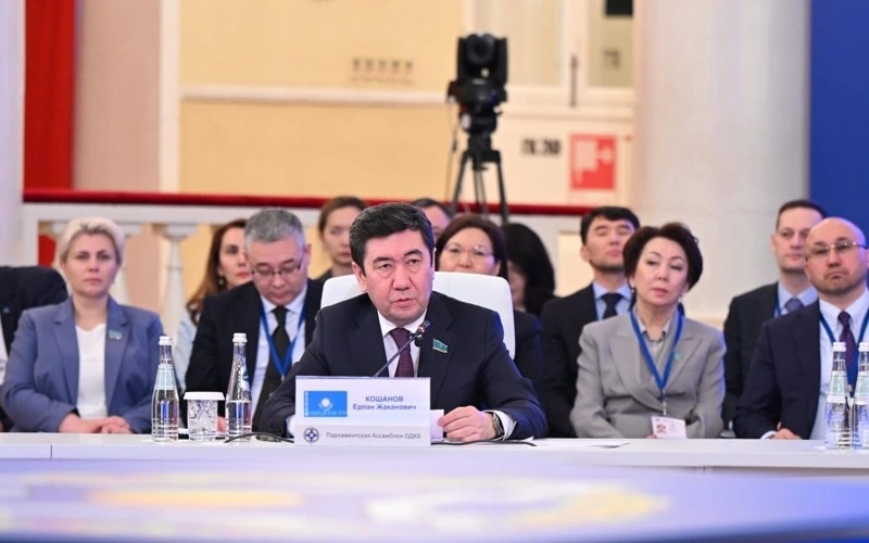 Ерлан Қошанов КХШТ йиғилишида Қозоғистоннинг янги Конституциясини тақдим этди