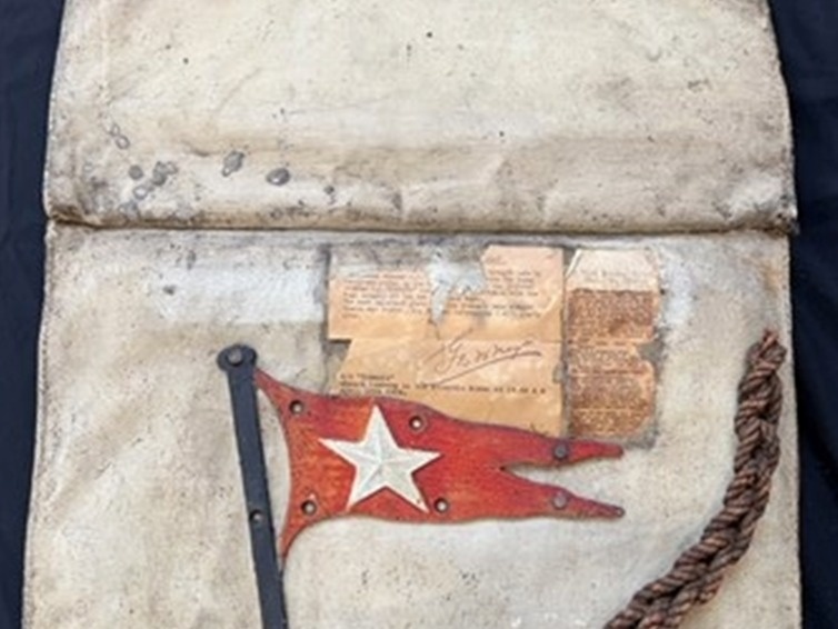 Titanic survivor&rsquo;s life jacket sells for record price