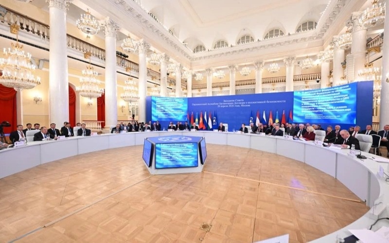 Ерлан Қошанов КХШТ йиғилишида Қозоғистоннинг янги Конституциясини тақдим этди